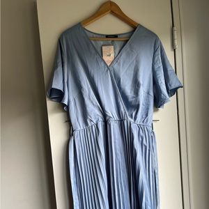 Midi light blue pleated dress